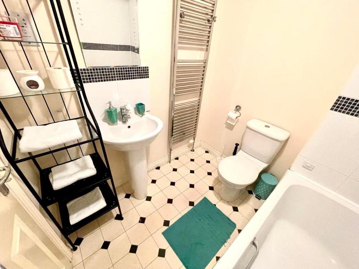 Lakeside Stylish 3 Bedroom House Grays 외부 사진